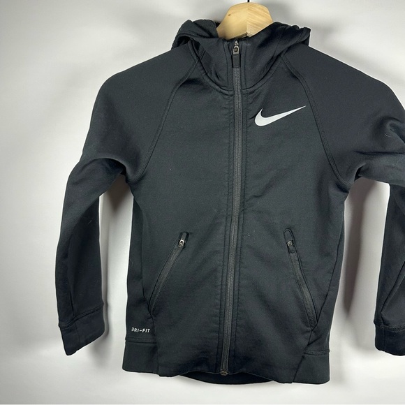 5/$25✨️ Nike dri fit kids jacket - Picture 1 of 4